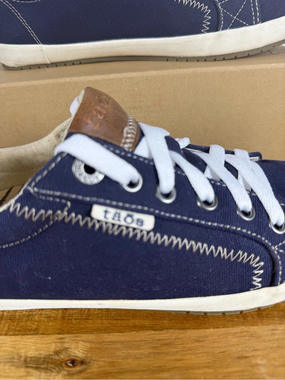 Taos Star Burst Dark Blue Canvas Lace Up Sneakers Size 8